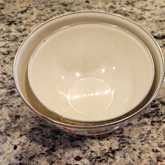Vintage Kobe Enamel Strawberry Nesting Bowls Set of 2 Cottagecore Kitchen 80s - Picture 7 of 8